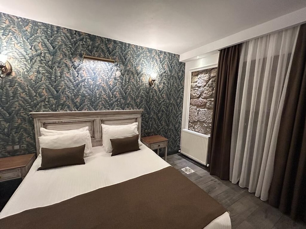 assos troy port hotel