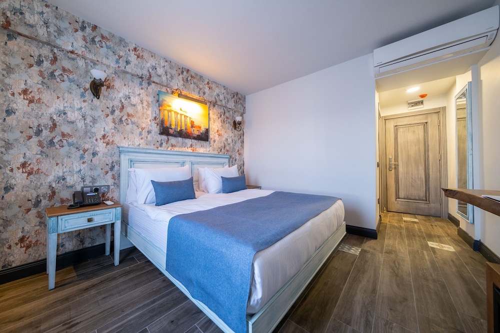 assos troy port hotel