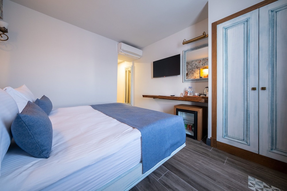 assos troy port hotel