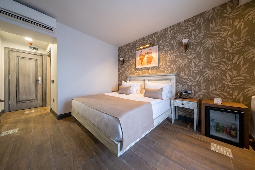 assos troy port hotel