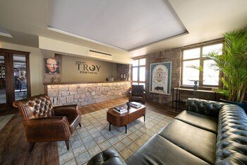 assos troy port hotel