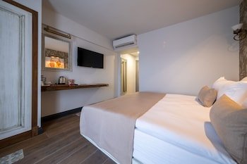 assos troy port hotel