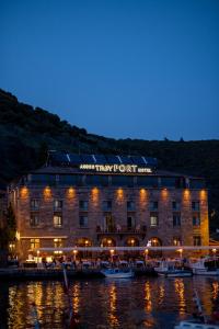 assos troy port hotel