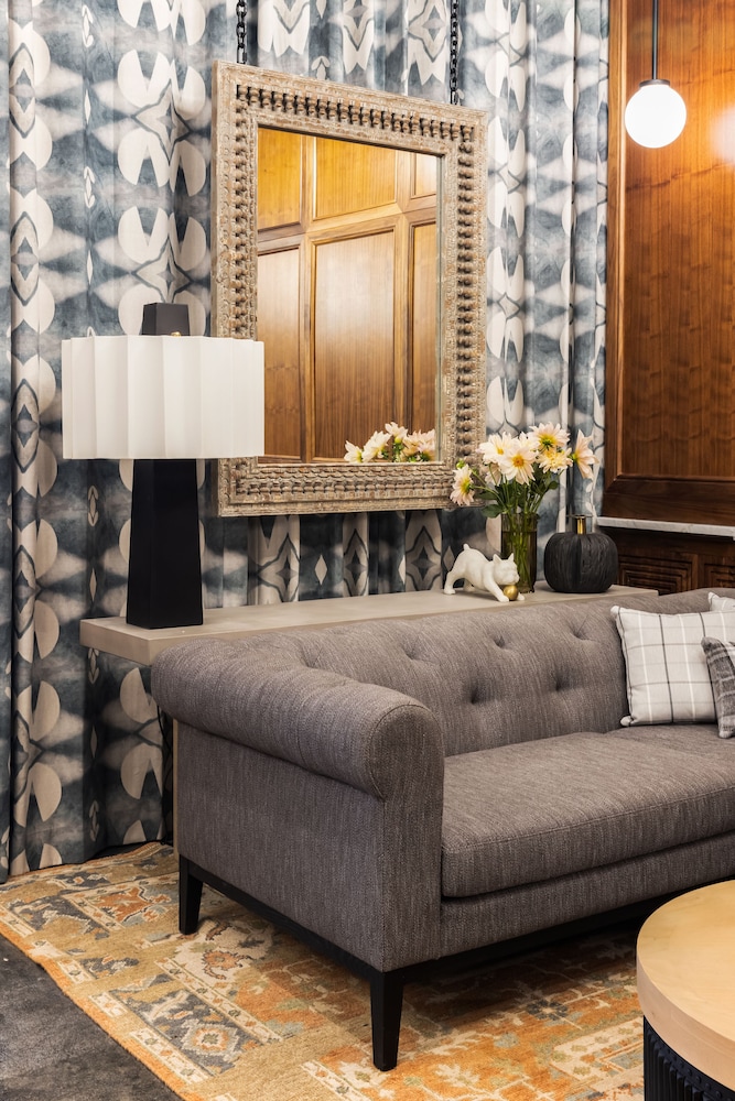 the louis hotel