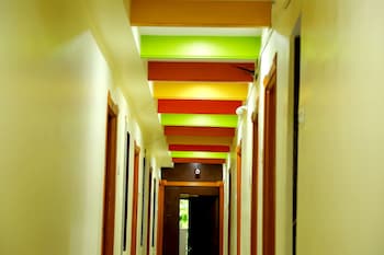 divya lodge and hotel rooms