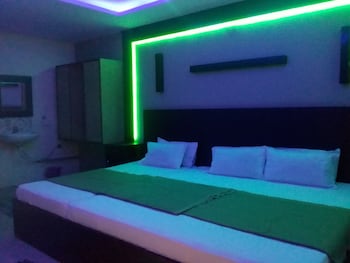 Divya Lodge & Hotel Rooms,India>>Hyderabad,2 star