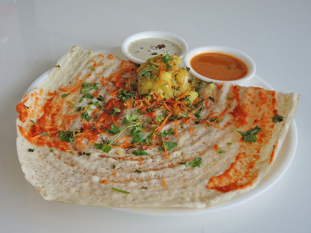 divya lodge and hotel rooms