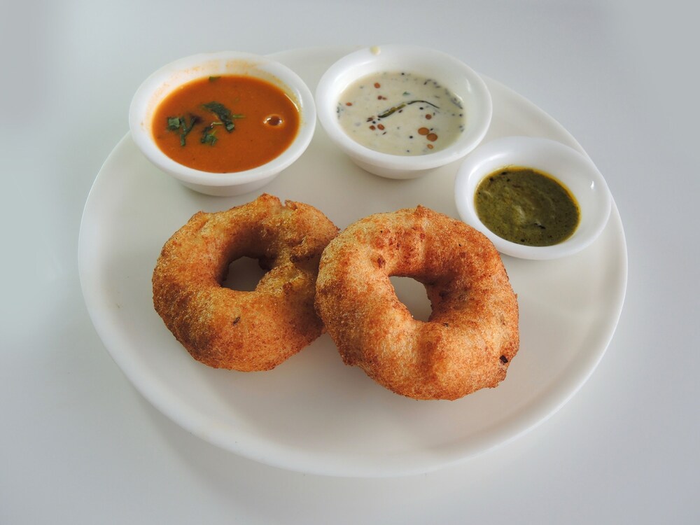 divya lodge and hotel rooms