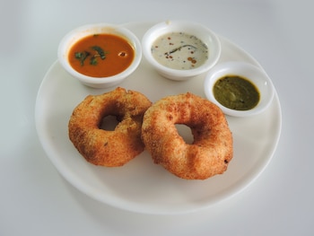 divya lodge and hotel rooms