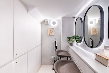 jyu capsule hotel