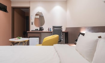 from h chung ju about hotel