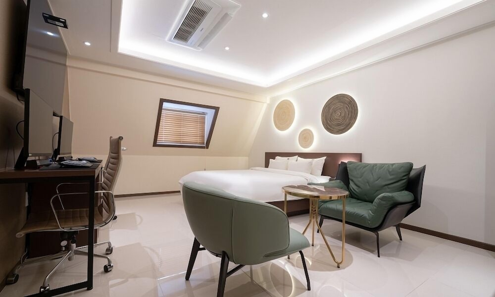 from h chung ju about hotel