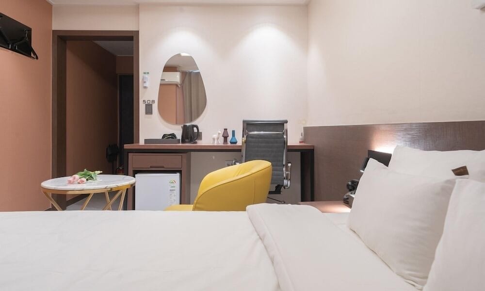 from h chung ju about hotel