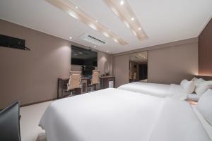 from h chung ju about hotel