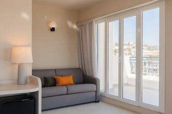 yelo promenade powered by sonder