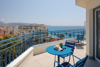 yelo promenade powered by sonder