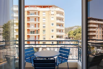 yelo promenade powered by sonder