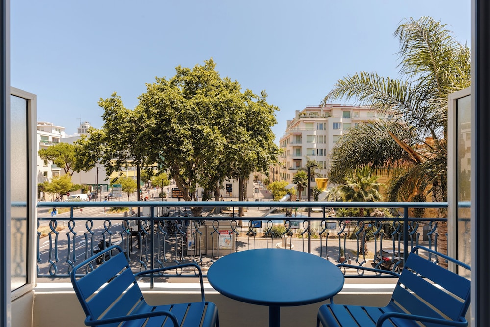 yelo promenade powered by sonder