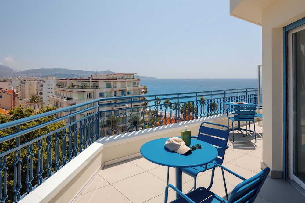 yelo promenade powered by sonder