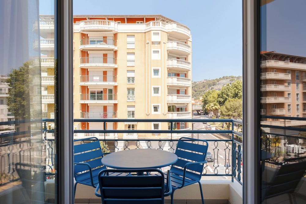 yelo promenade powered by sonder