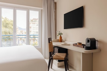 yelo promenade powered by sonder