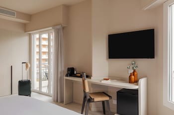 yelo promenade powered by sonder