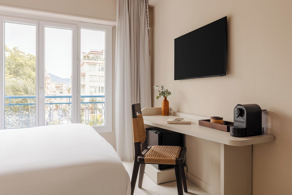 yelo promenade powered by sonder