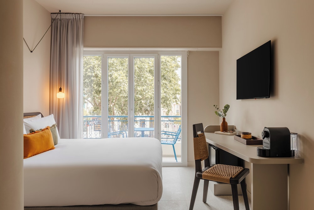 yelo promenade powered by sonder