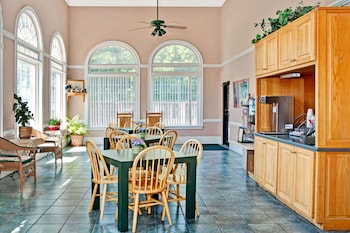 super 8 by wyndham marietta west atl area