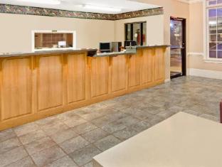 super 8 by wyndham marietta west atl area