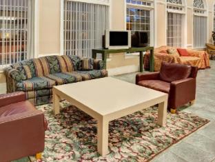 super 8 by wyndham marietta west atl area