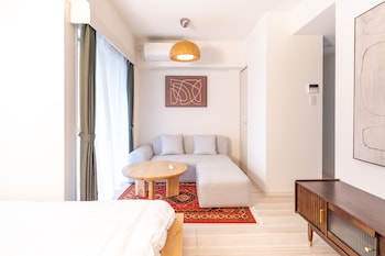 tora hotel sensoji sunny