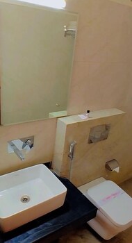 the palm hotel and restaurant