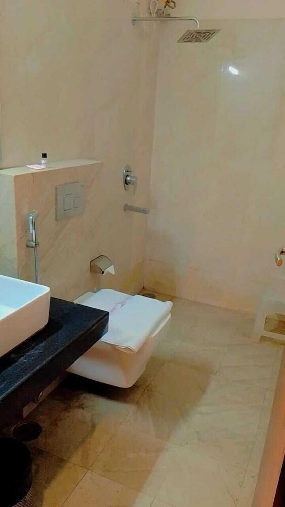 the palm hotel and restaurant