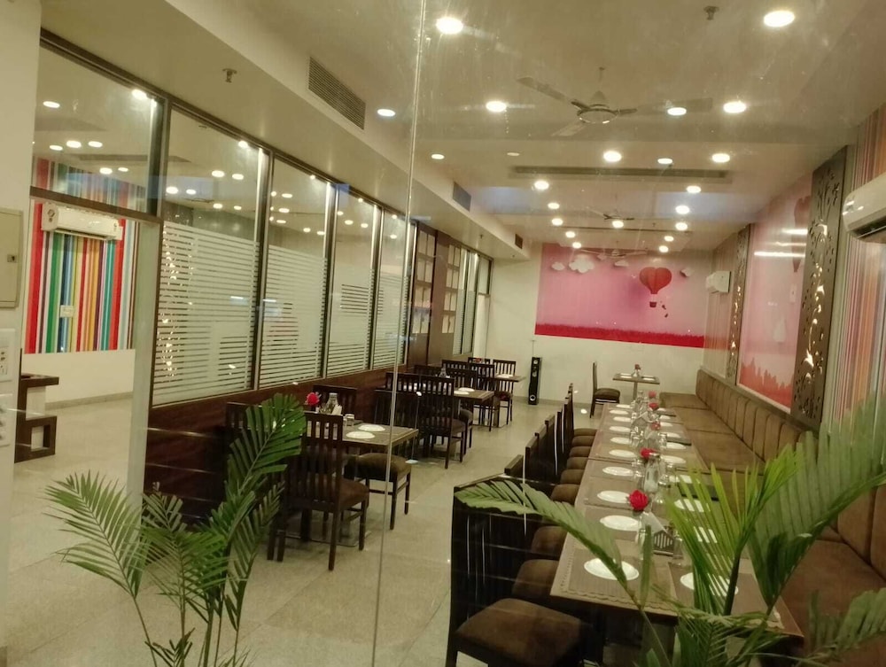 the palm hotel and restaurant