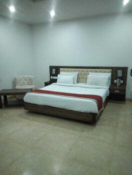 the palm hotel and restaurant