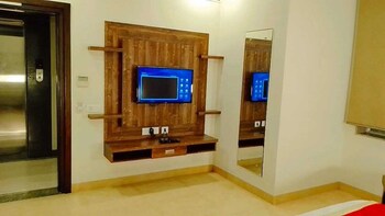 the palm hotel and restaurant