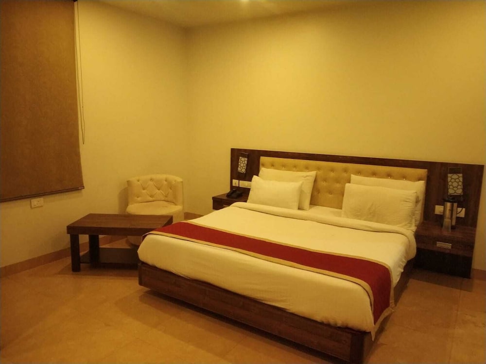 the palm hotel and restaurant