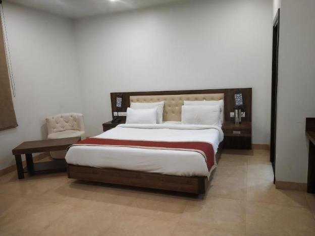 the palm hotel and restaurant