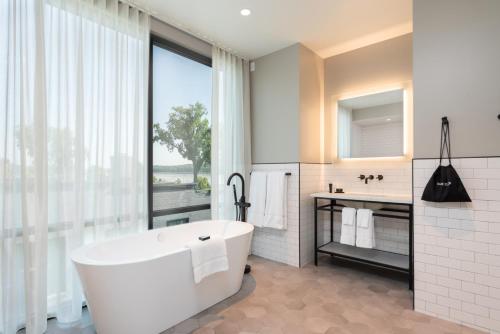 james newbury hotel