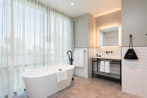 james newbury hotel