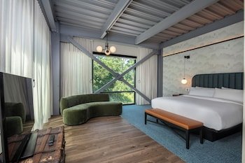 james newbury hotel
