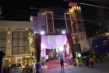 capital o 1299 hotel mukut regency