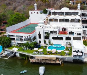 marina palace teques