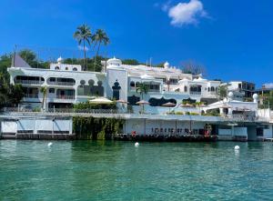 marina palace teques