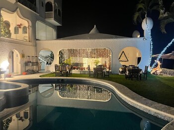 marina palace teques