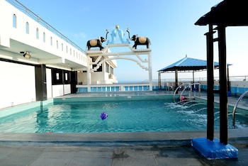 tri sea hotel