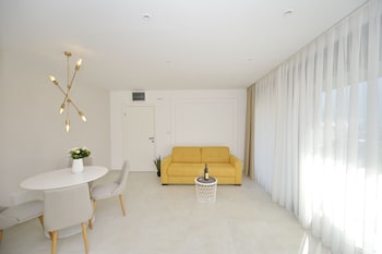 solaris lux apartments