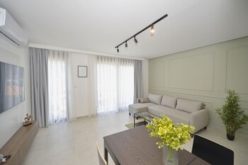 solaris lux apartments