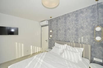 solaris lux apartments